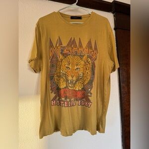 Junk Food Clothing Def Leppard Tshirt Size Large
